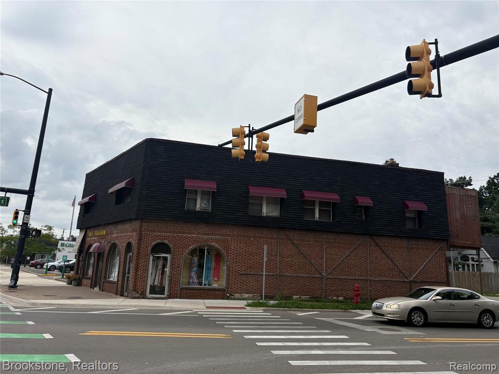 23059 Woodward Avenue — photo