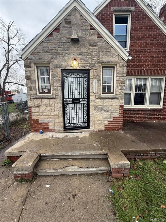15319 Sussex Street — photo