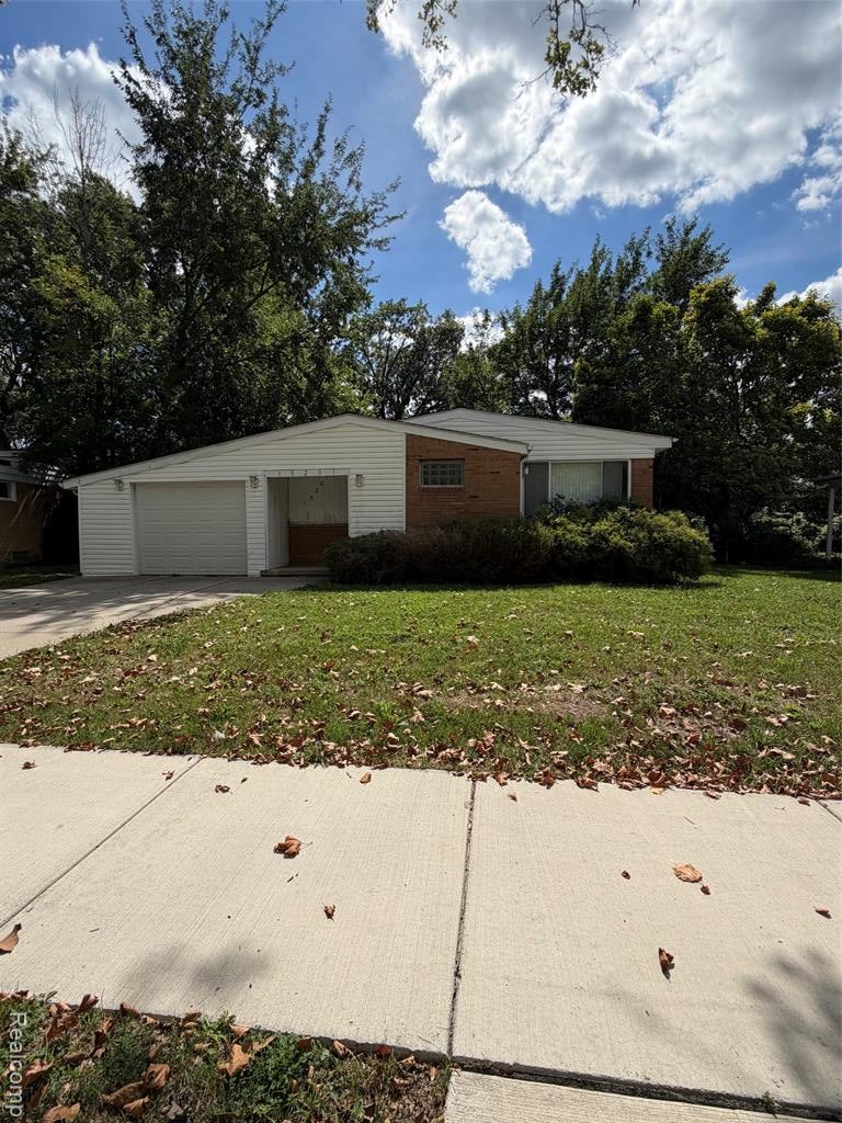 15201 Leslie Street — photo