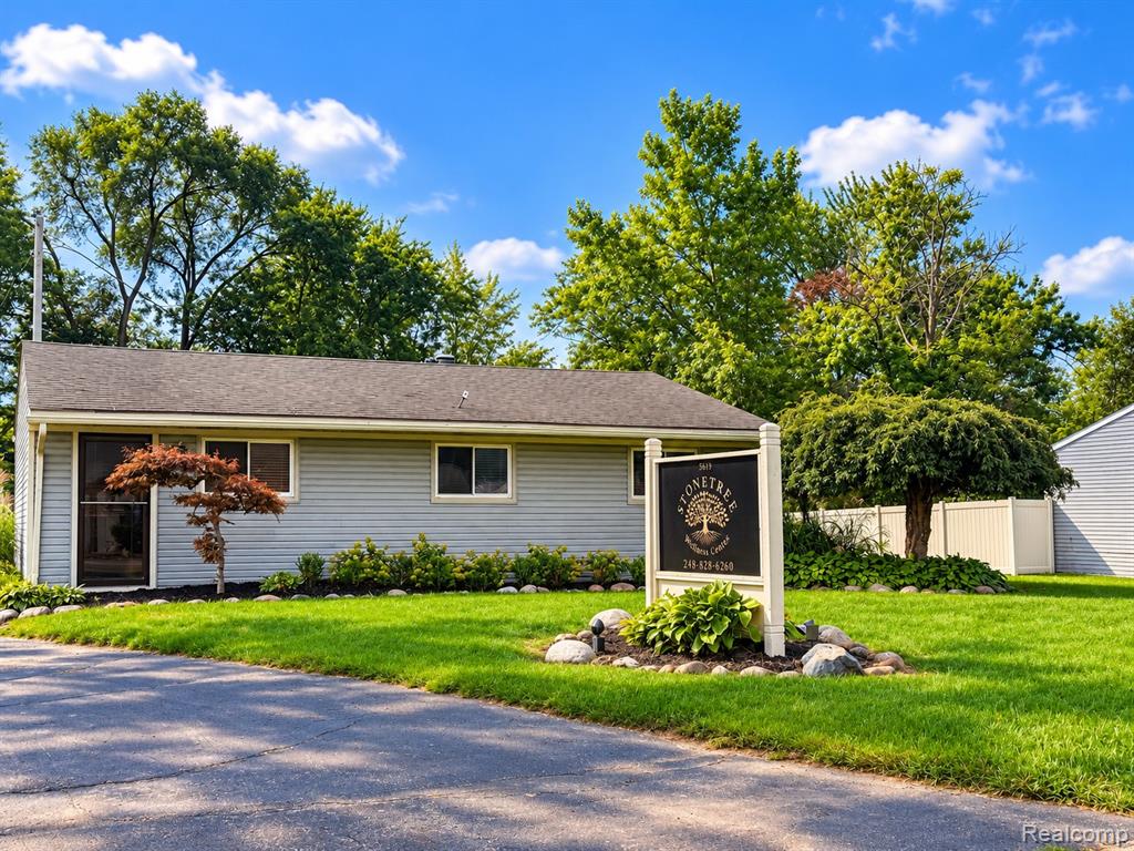 5619 Highland Road — photo
