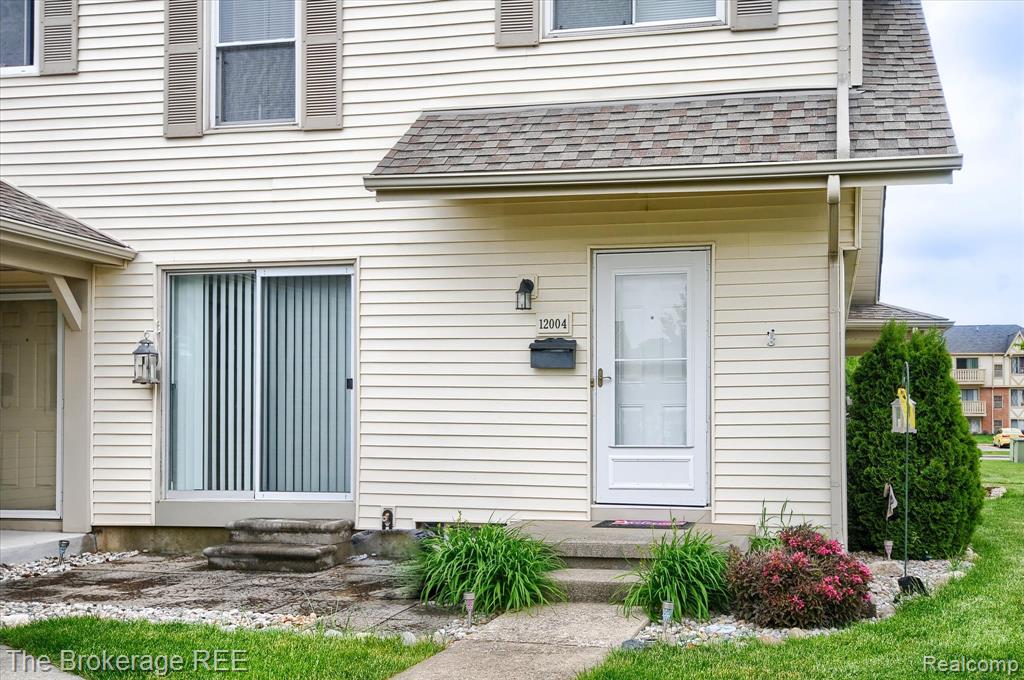12004 Juniper Way — photo