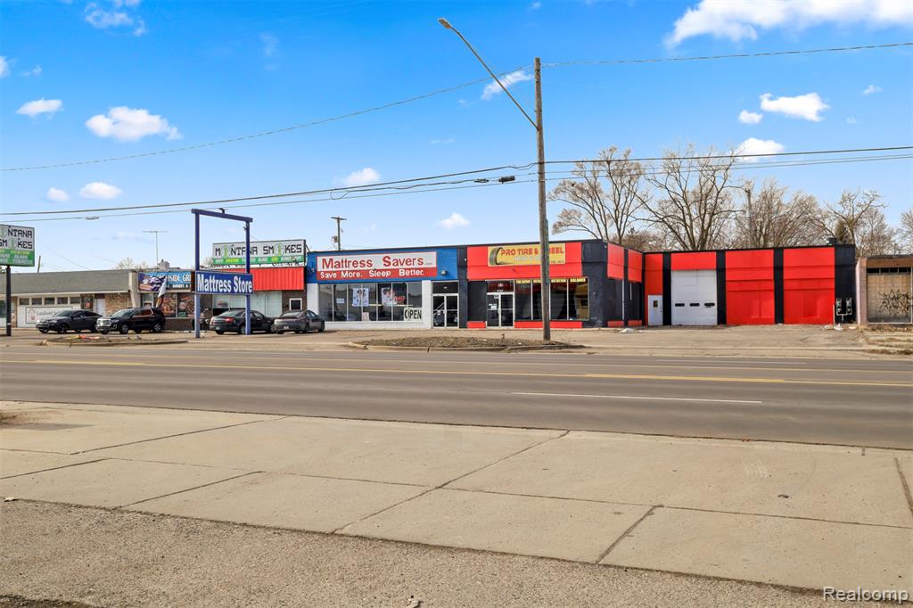 3208 S Dort Highway — photo