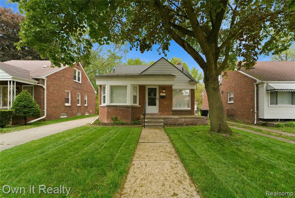 10021 Grayfield — photo