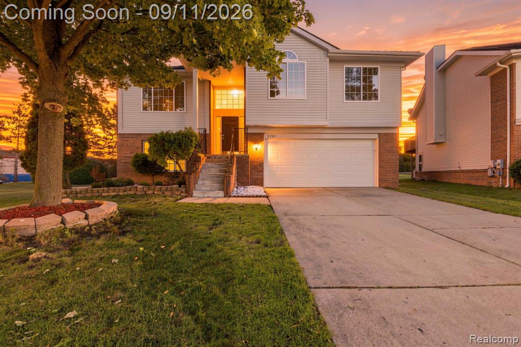 3201 Lynhurst Court — photo