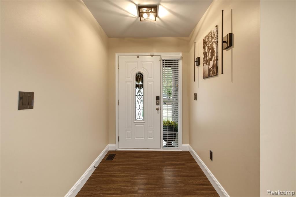 39083 Commons Drive, Romulus, MI 48174 — photo 2