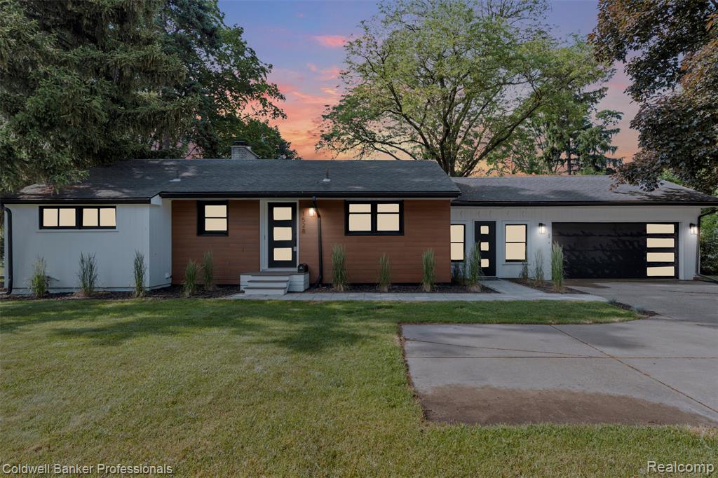 1528 E Maple Road — photo