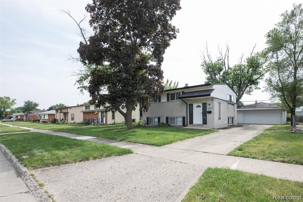 6739 Caribou Street — photo