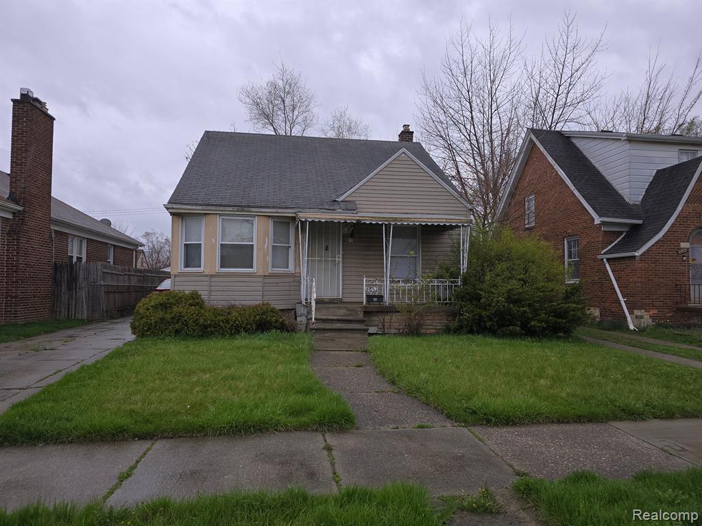 6851 Greenview Avenue — photo
