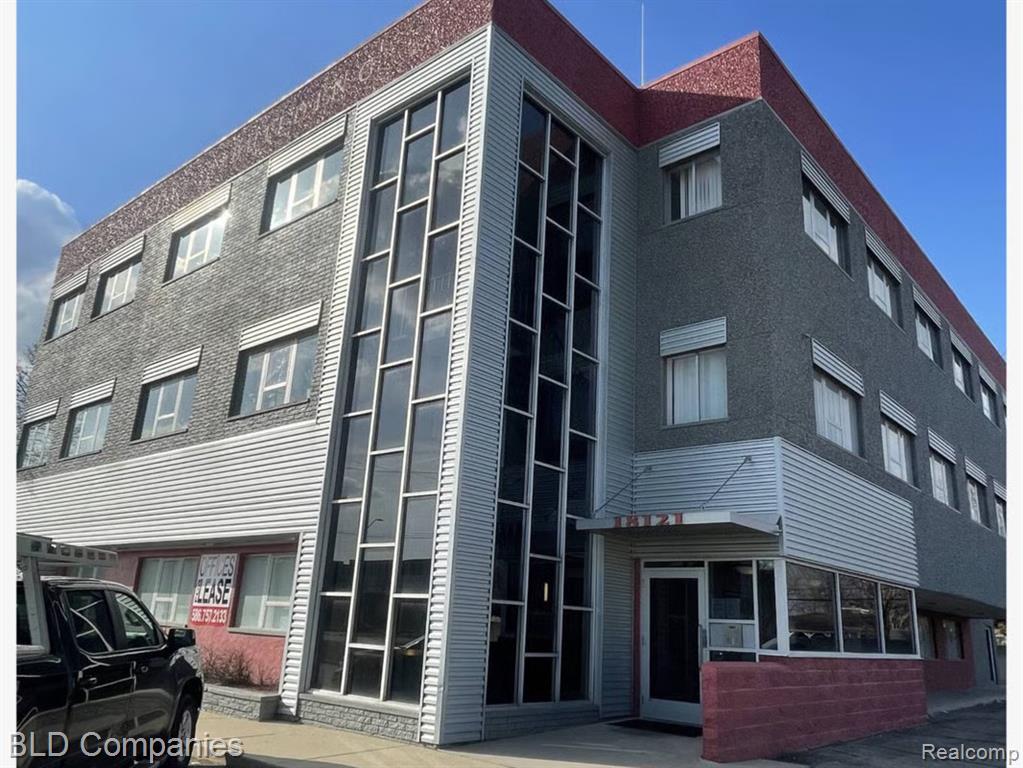 18121 E 8 Mile Road — photo