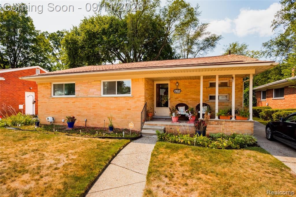 24031 Seneca Street — photo