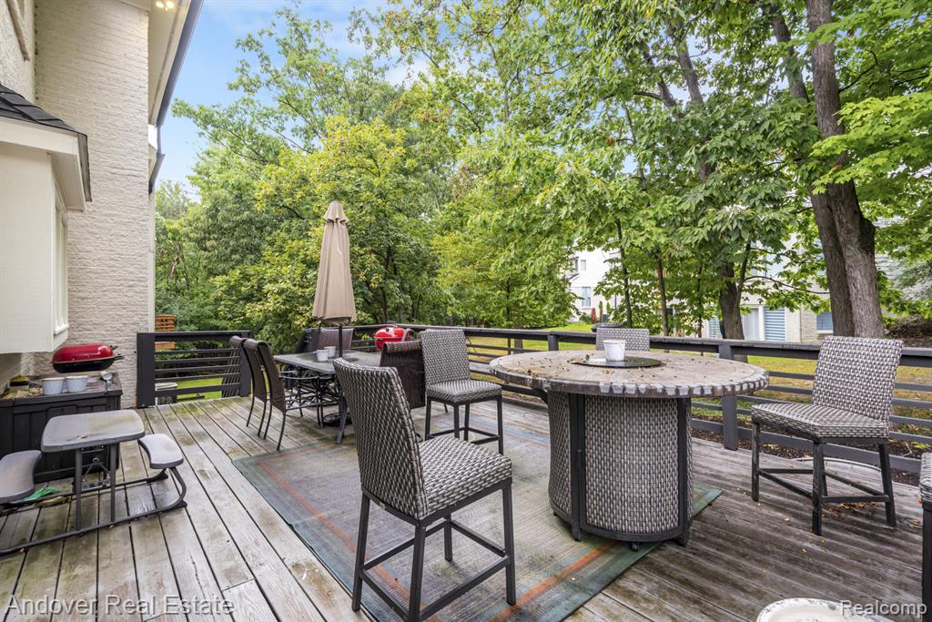 6195 Oak Trail — photo