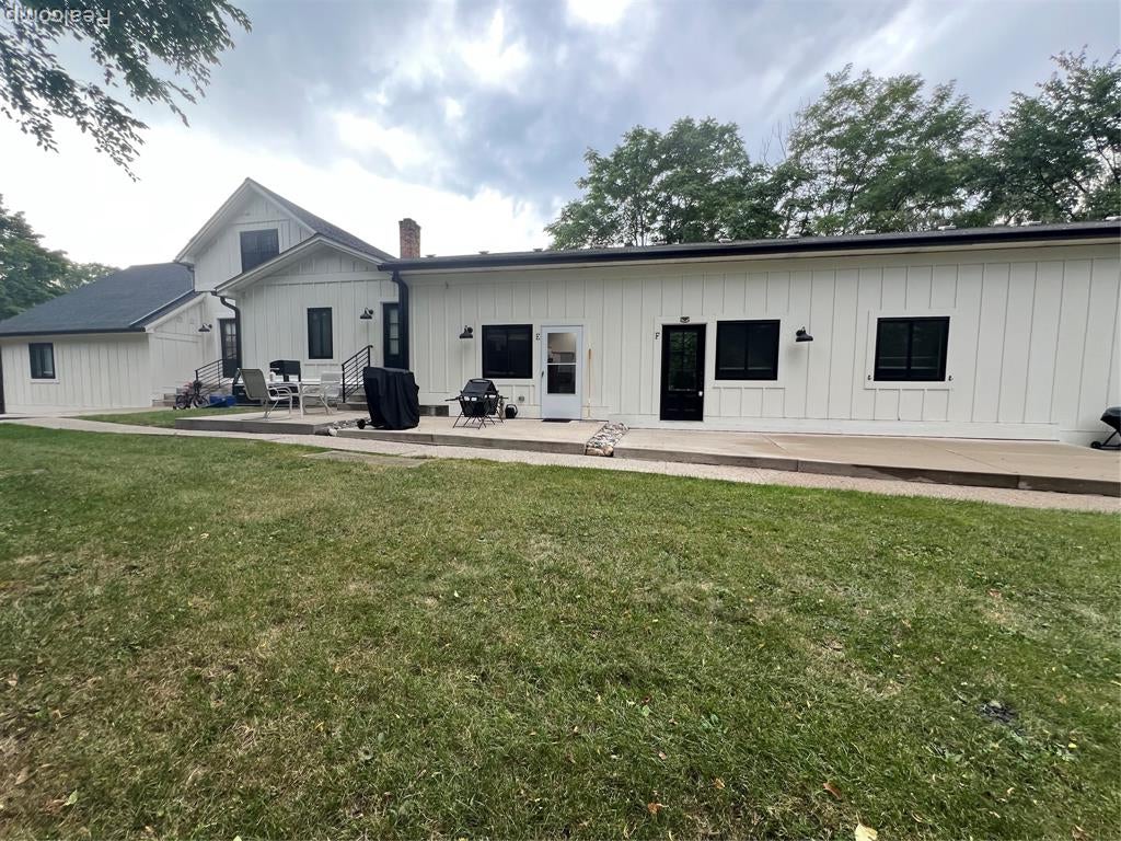 3575 Cass Elizabeth Road E — photo