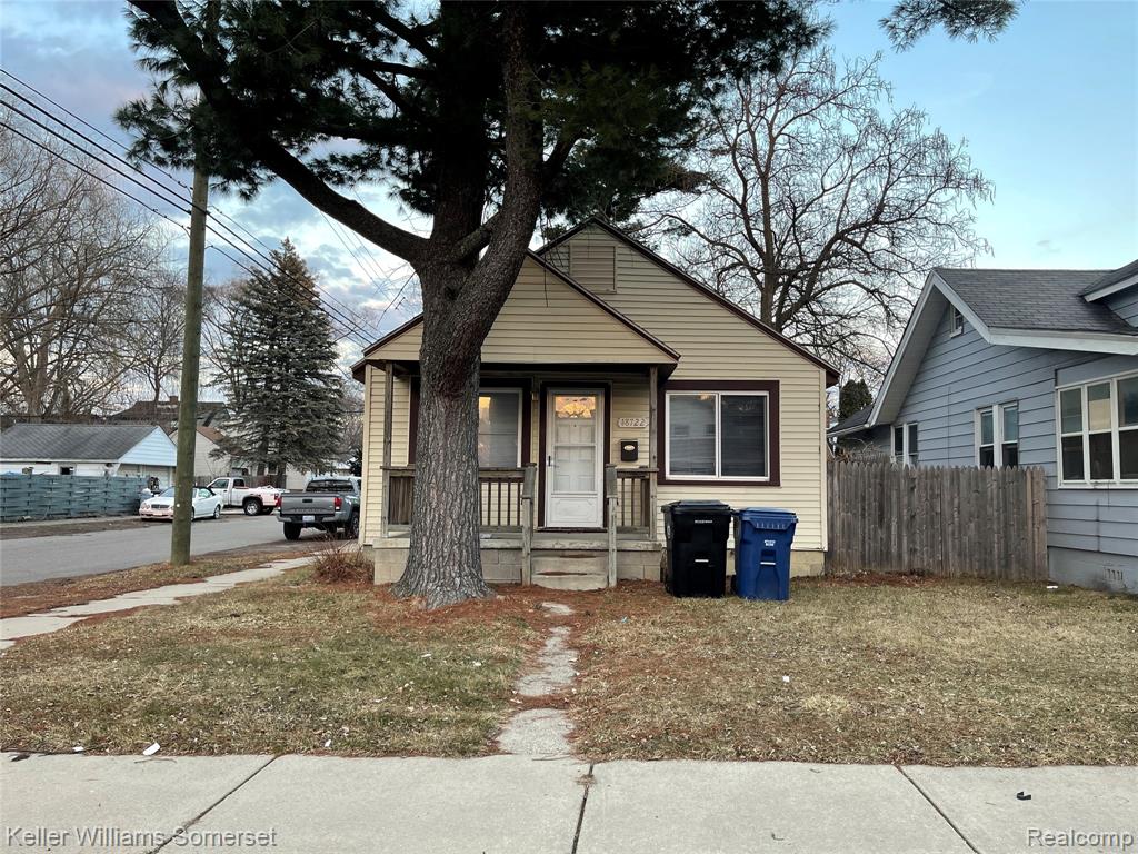 18722 Brady — photo
