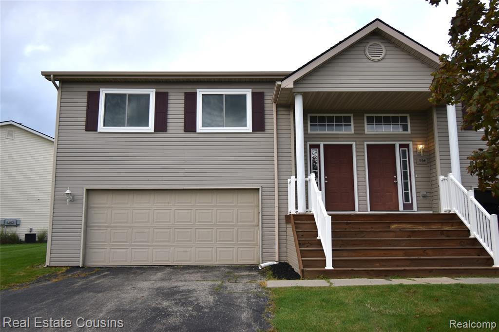 1166 Parklane Circle — photo