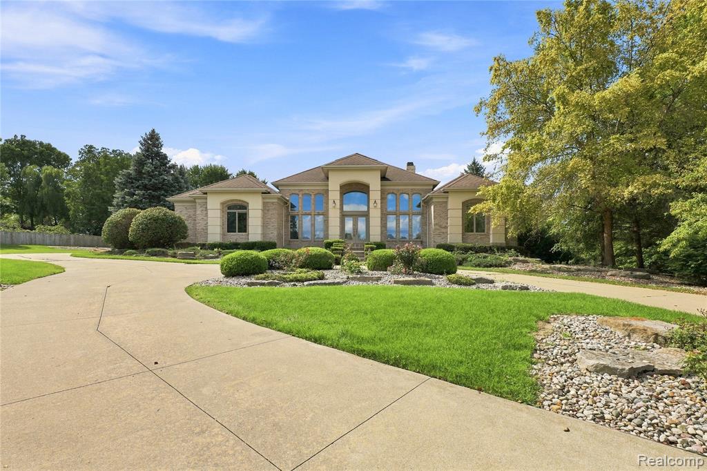 2566 Lakeside Court — photo