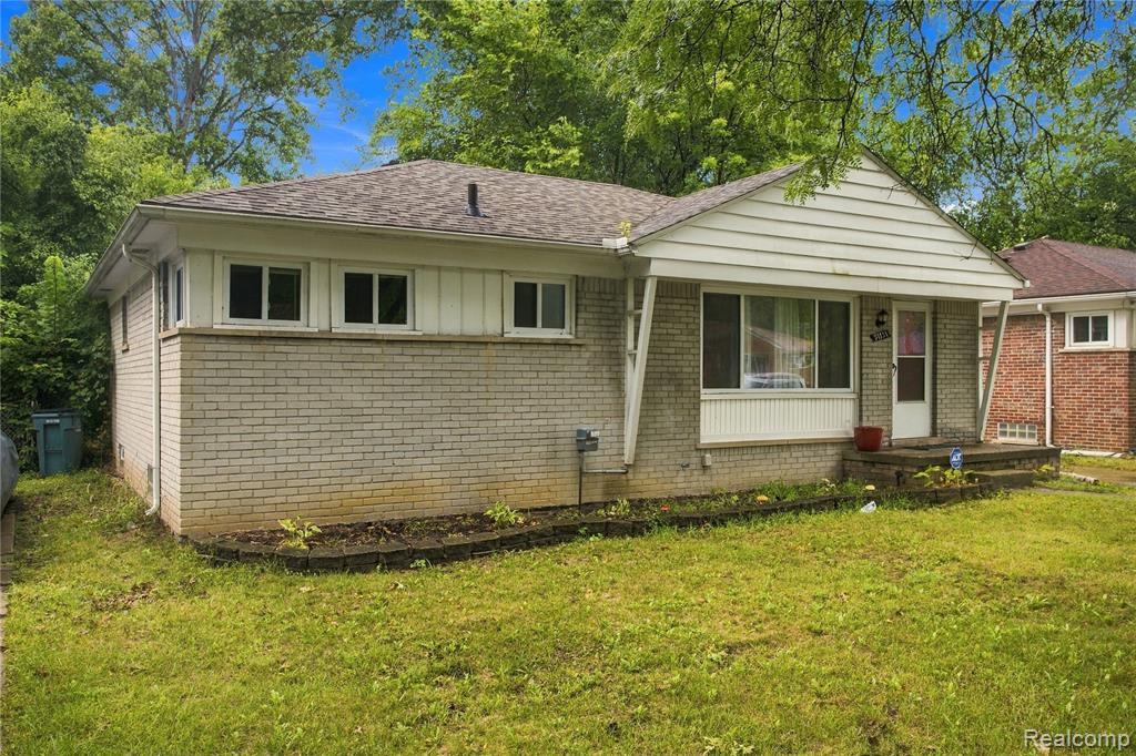 21721 Sussex Street — photo