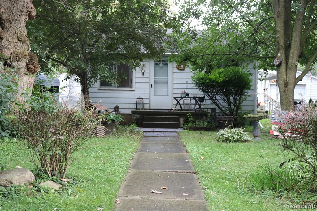 1215 W Genesee Avenue — photo