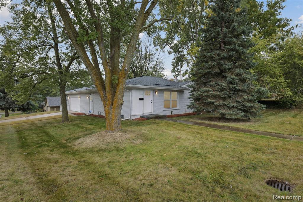207 W Tienken Road — photo