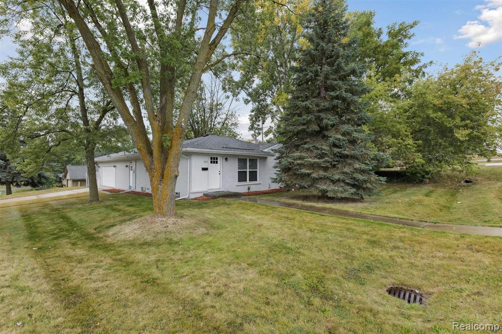 207 W Tienken Road, Rochester Hills, MI 48306 — photo 2