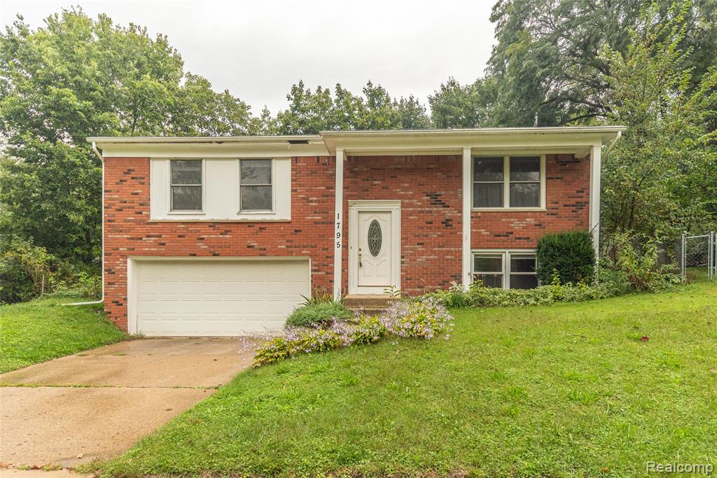 1795 David Court — photo