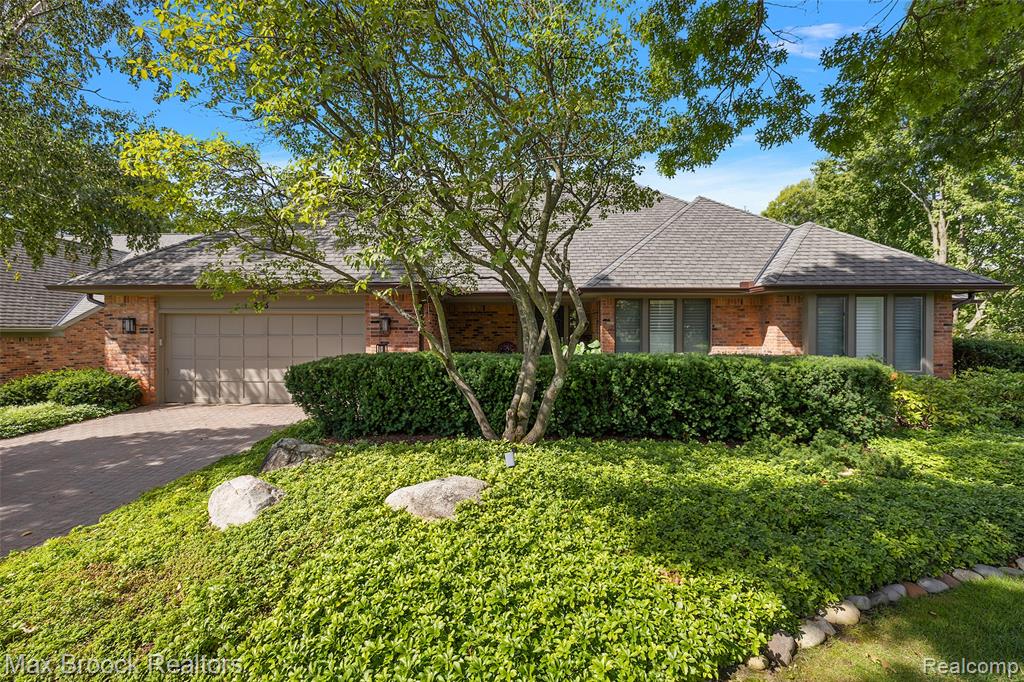 233 Norcliff Drive — photo