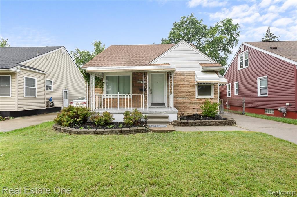 26091 Dartmouth Street — photo
