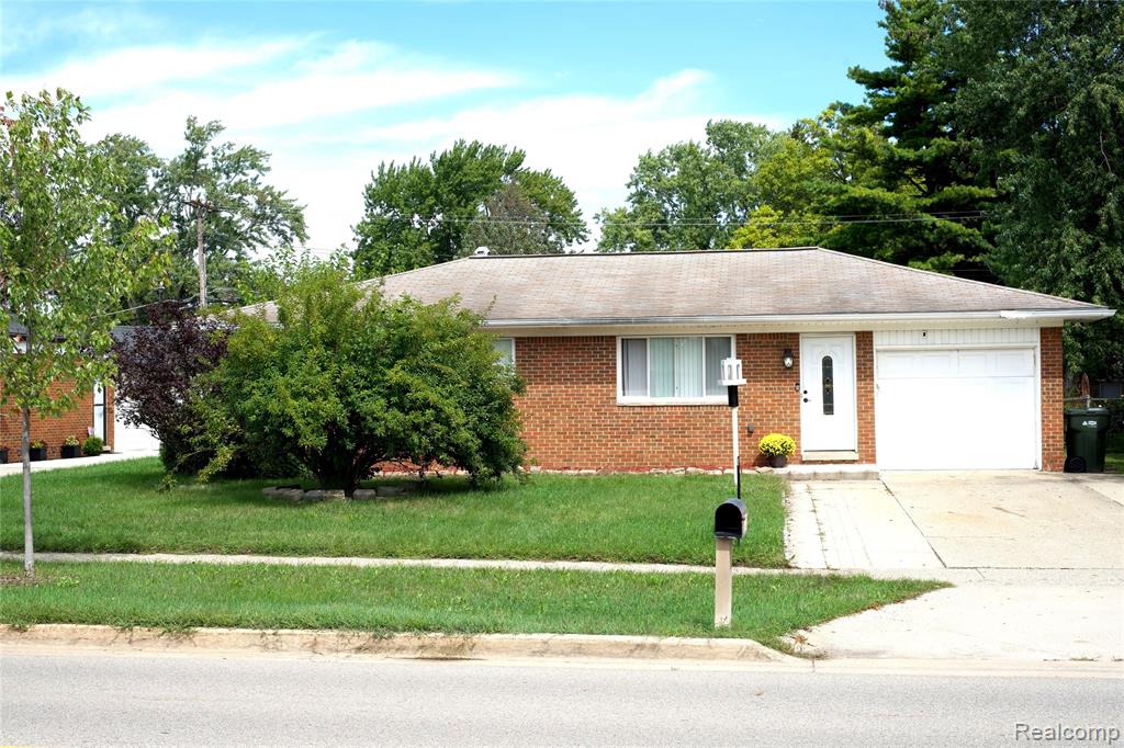 8439 Plumbrook Road — photo