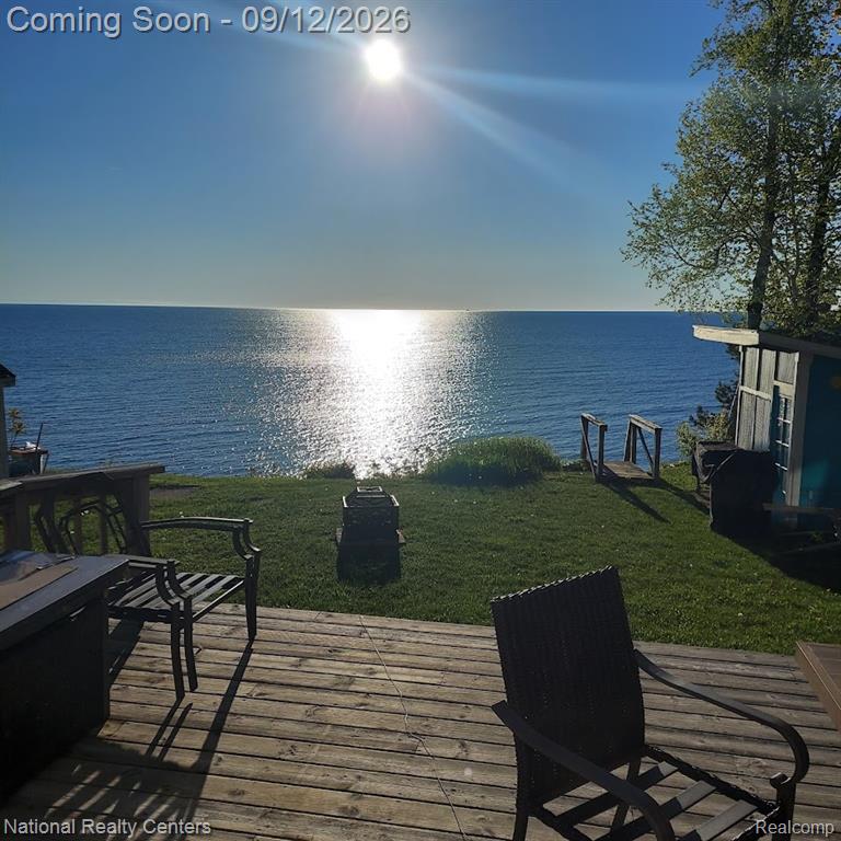 5824 Lakeshore Road — photo