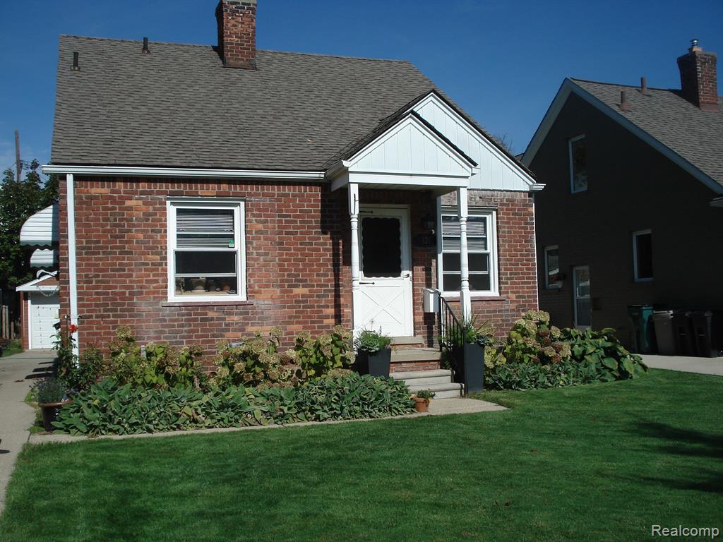121 Catalpa Drive — photo