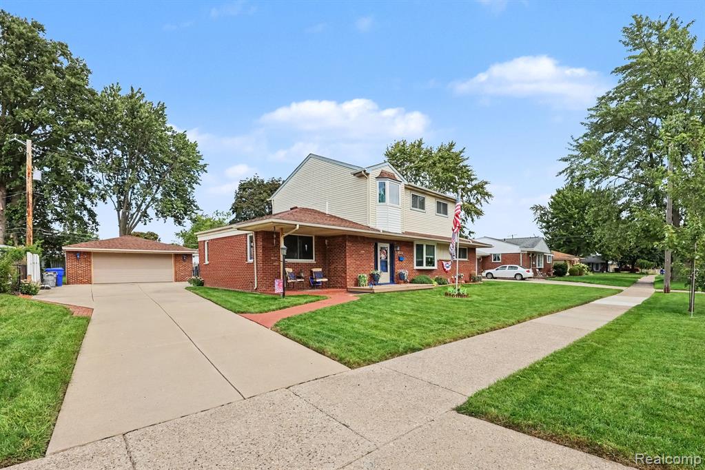 18237 Davidson, Fraser, MI 48026 — photo 2