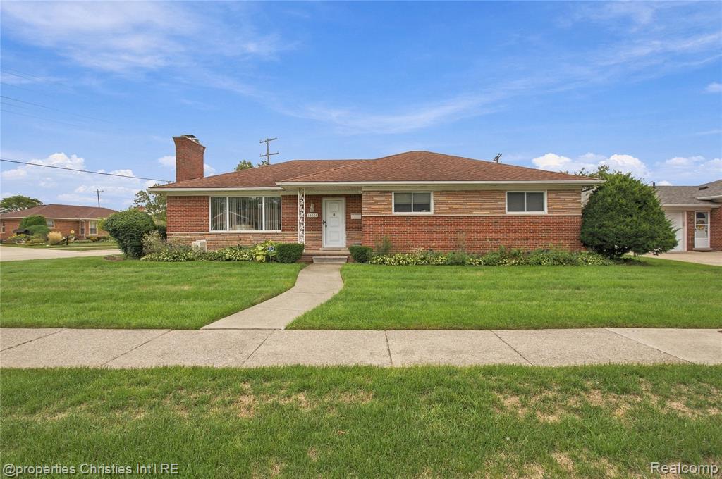 19074 Norton Avenue — photo