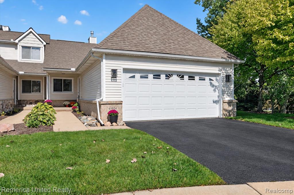 61024 Evergreen Court — photo