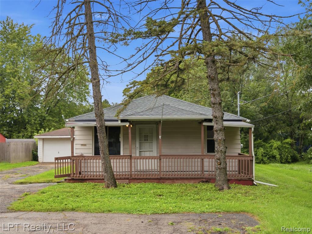 3385 N Genesee Road — photo