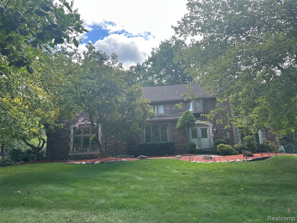 6473 Red Oak Drive — photo