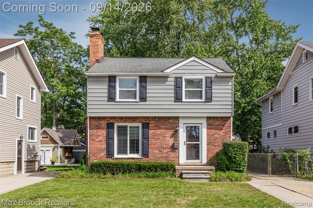 1033 Irving Avenue — photo