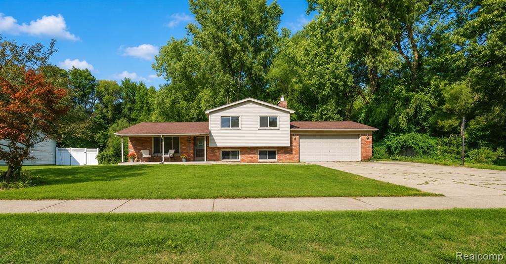 2877 Burgess Hill Drive — photo