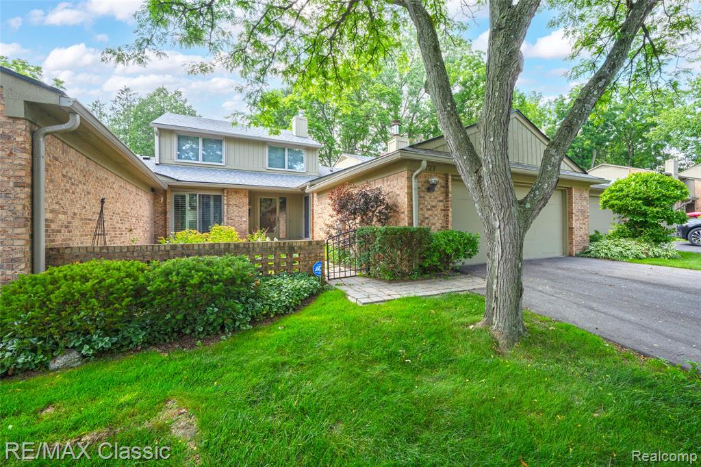 727 Arbor Court — photo