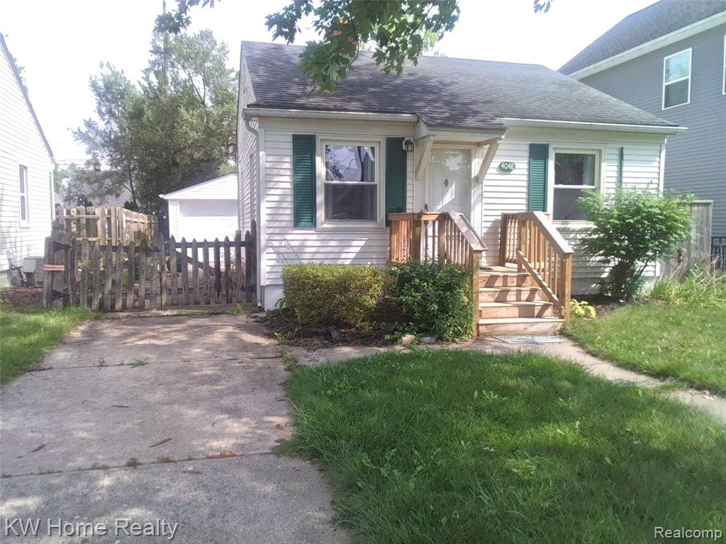 4048 Buckingham Avenue — photo