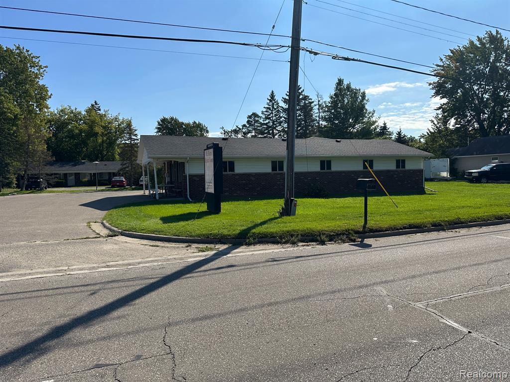 8434 N Saginaw Road — photo