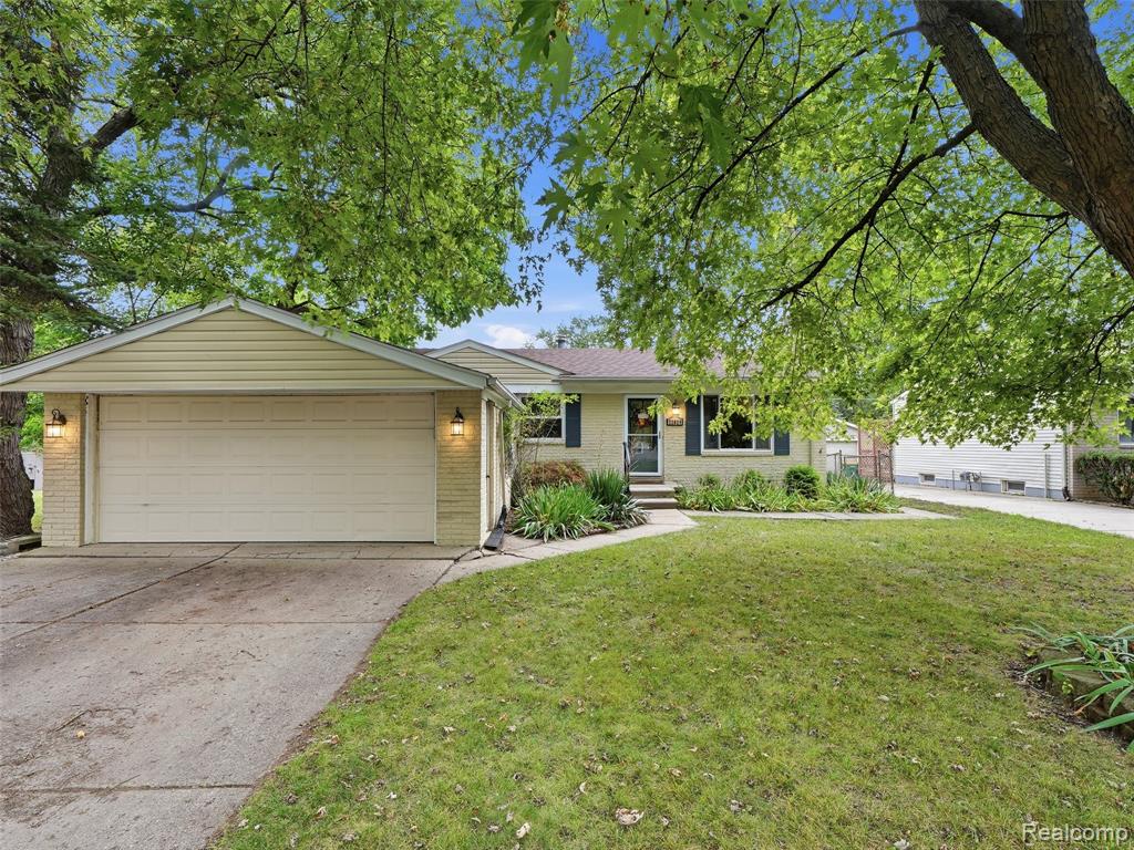 22820 Purdue Avenue — photo