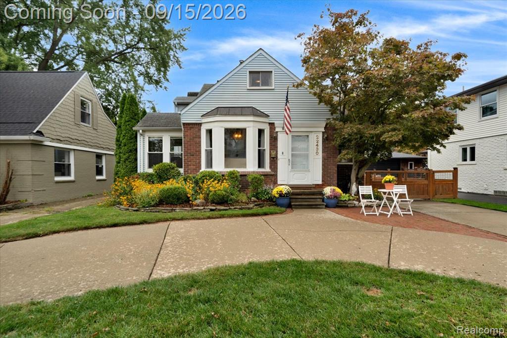 22430 Lakeland Street — photo