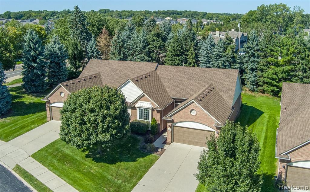 8067 Huntington Ridge Court — photo