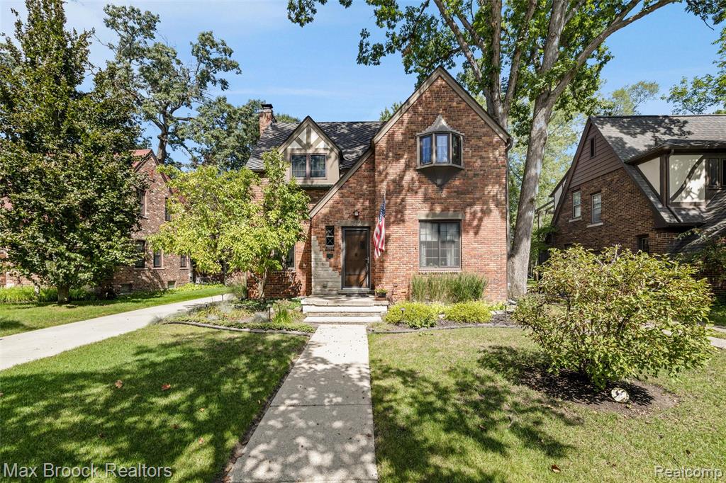 762 W Oakridge Street — photo
