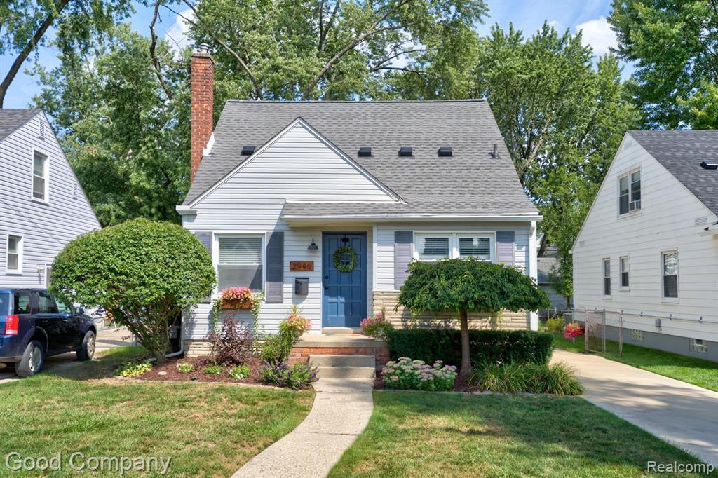 2946 Ellwood Avenue — photo