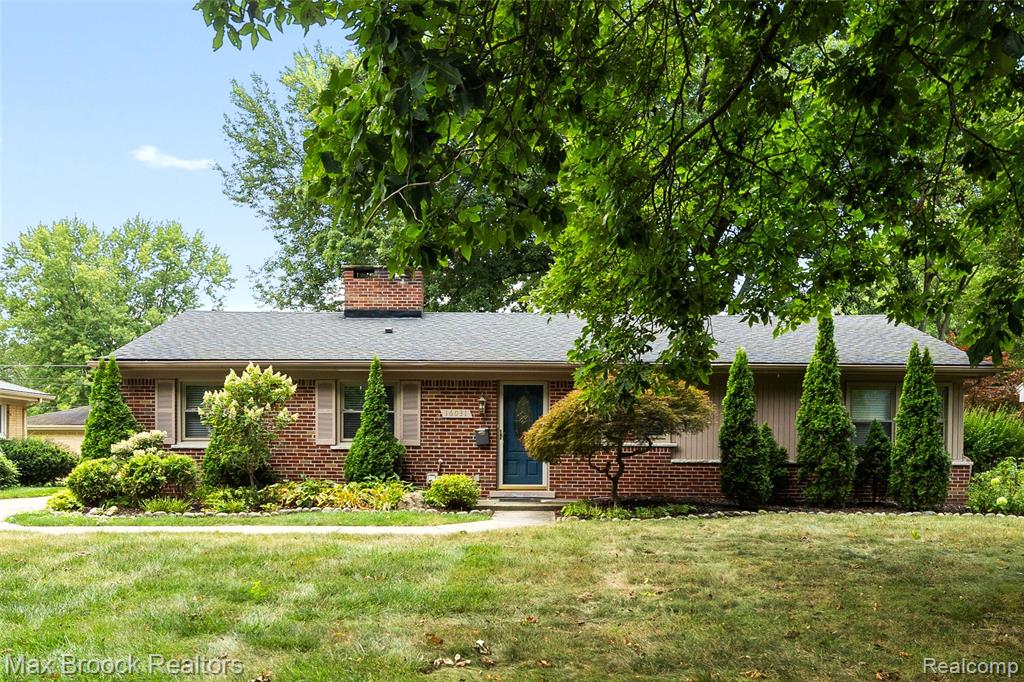 16031 Buckingham Avenue — photo