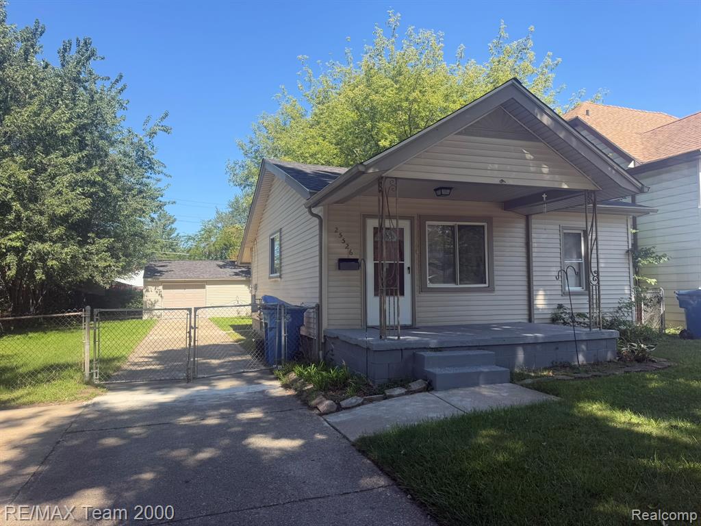 25526 New York Street — photo