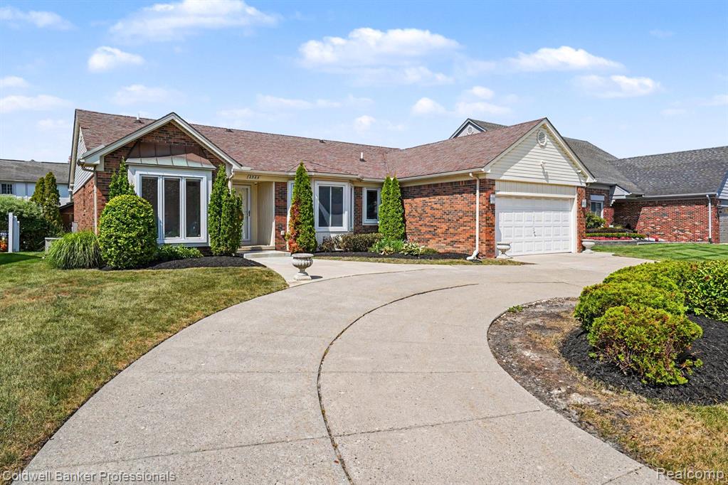 2585 Tiverton Drive — photo