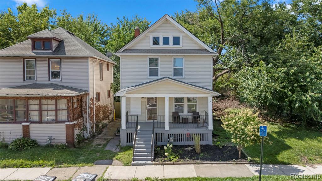 2351 Sharon Street — photo