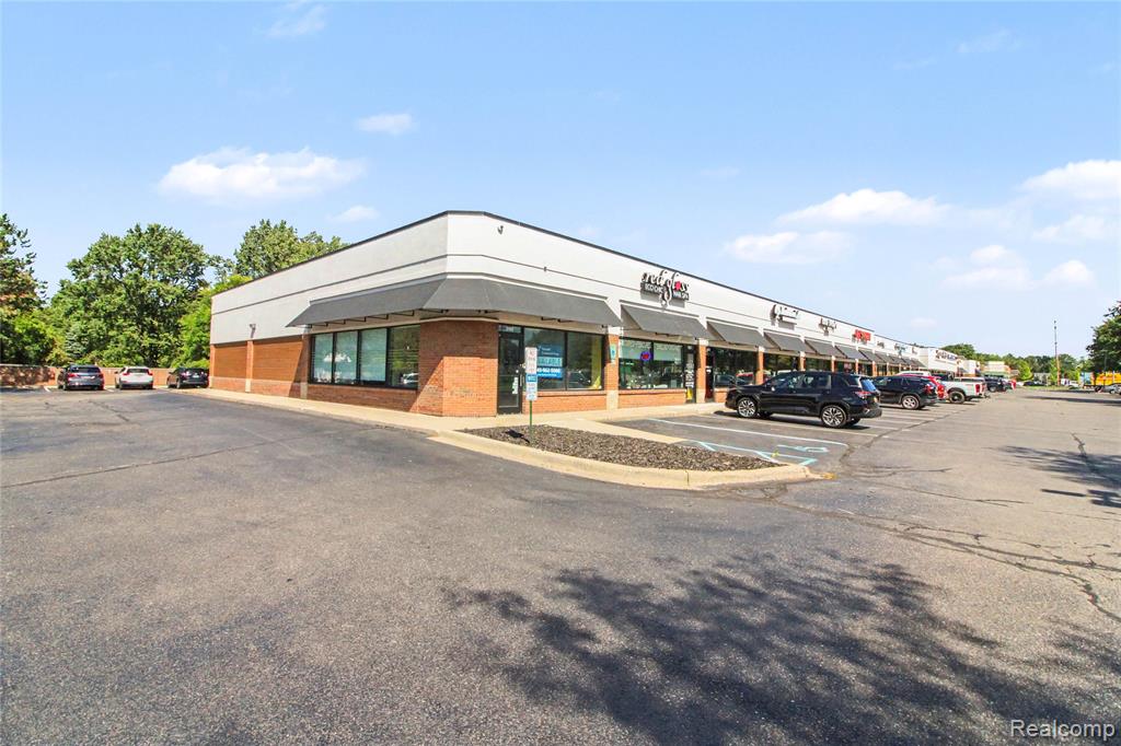 2124 W Auburn Road — photo