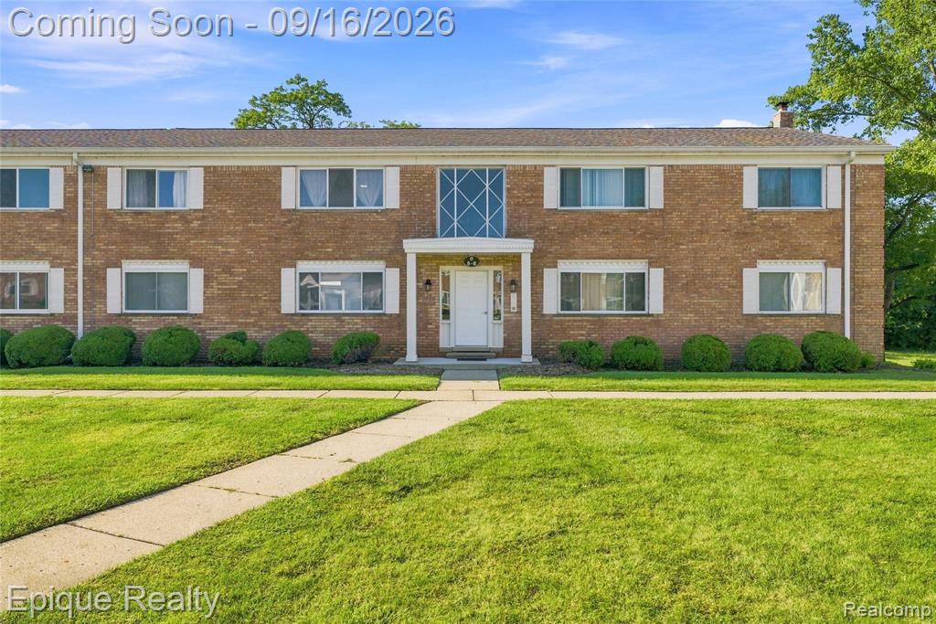 801 W Long Lake Road 7 — photo